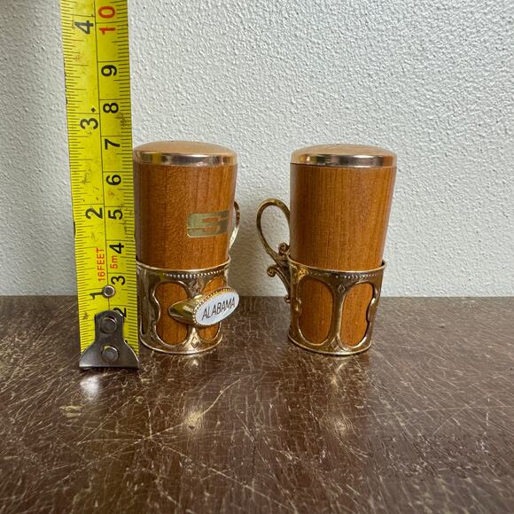 Vintage Alabama‎ MCM Wood Copper color plastic mug style salt & pepper shakers - Picture 2 of 9